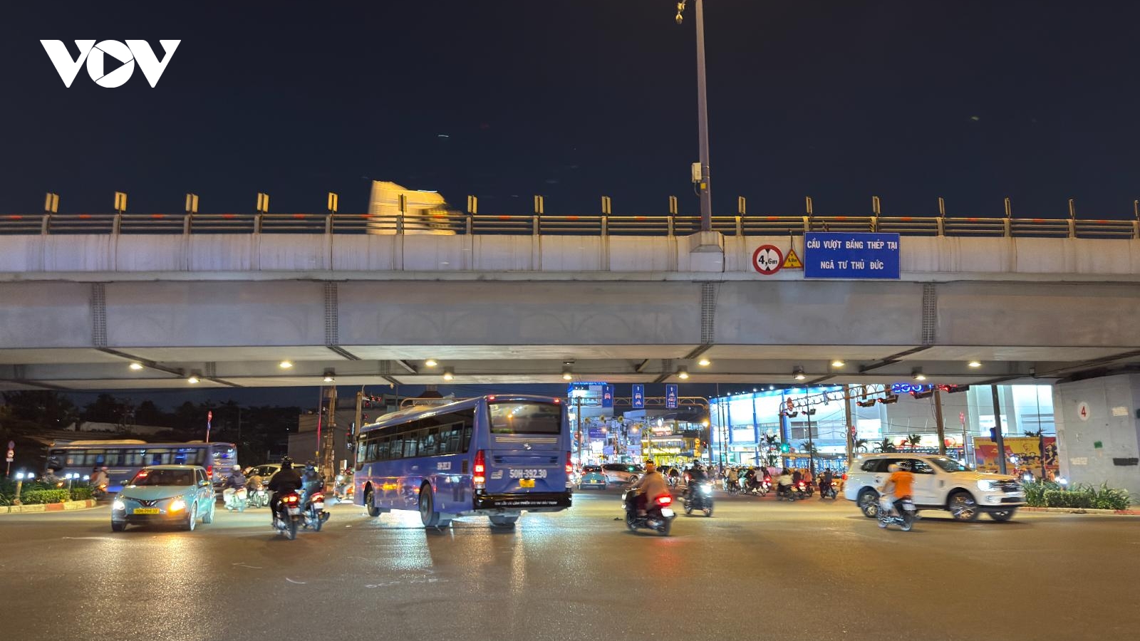 Khoảng lặng giao thông hiếm thấy trong kỳ nghỉ lễ ở TP.HCM