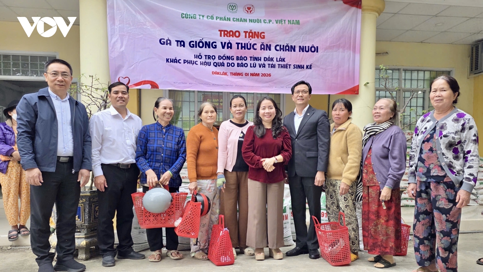 Hỗ trợ giống cây trồng, vật nuôi giúp người dân vùng lũ Đắk Lắk khôi phục sản xuất