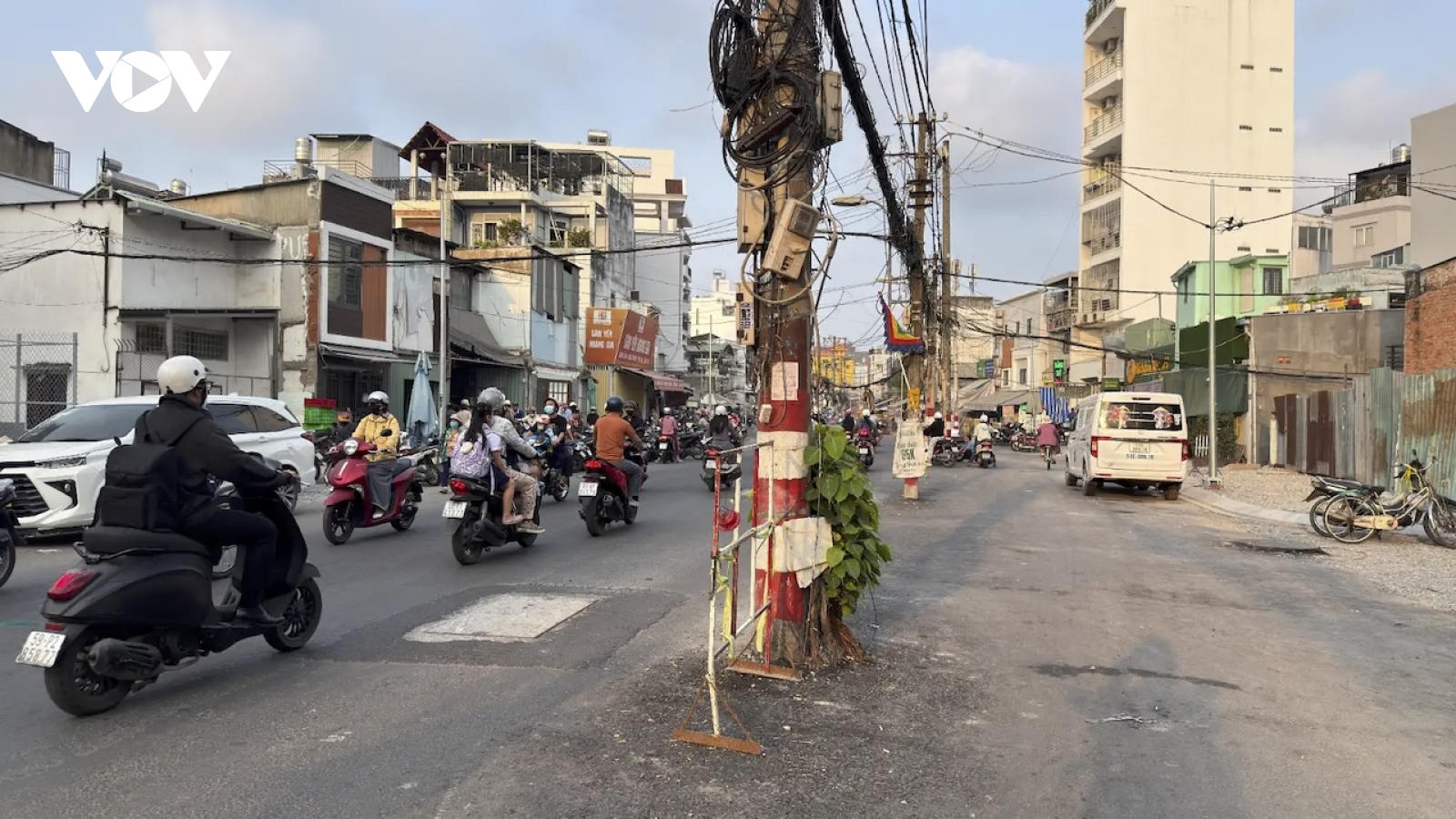 Cột điện giữa đường Chu Văn An ở TP HCM sẽ di dời trước Tết