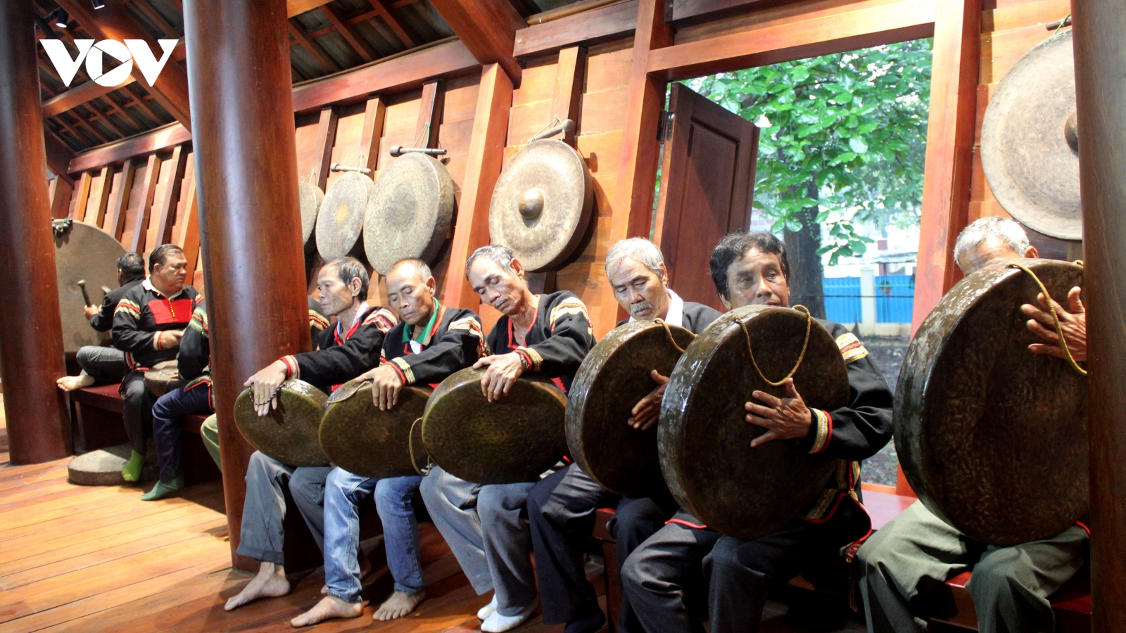 Độc đáo nghi lễ lên nhà mới của người Ê Đê ở Đắk Lắk