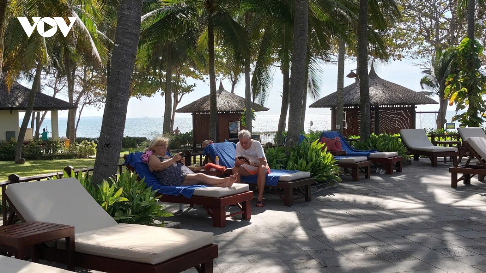 Mũi Né - Hàm Tiến nhộn nhịp vào mùa cao điểm đón khách trú đông