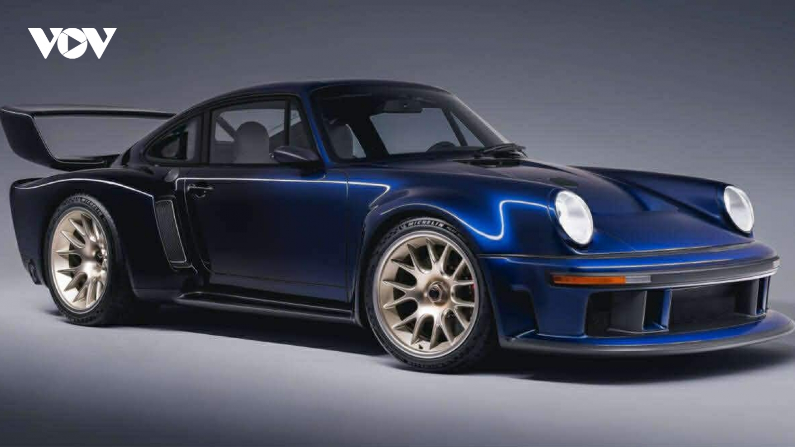 Cận cảnh Porsche 911 Singer DLS Turbo Sorcerer 710 mã lực