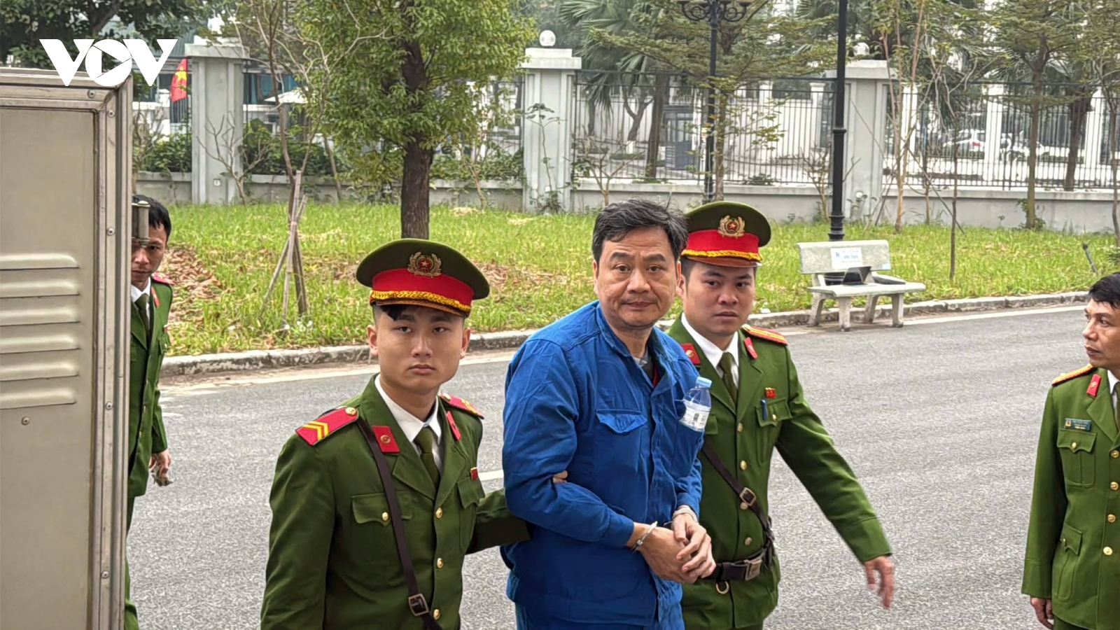 Dẫn giải dàn cựu lãnh đạo VICEM hầu tòa vụ công trình nghìn tỷ "đắp chiếu"