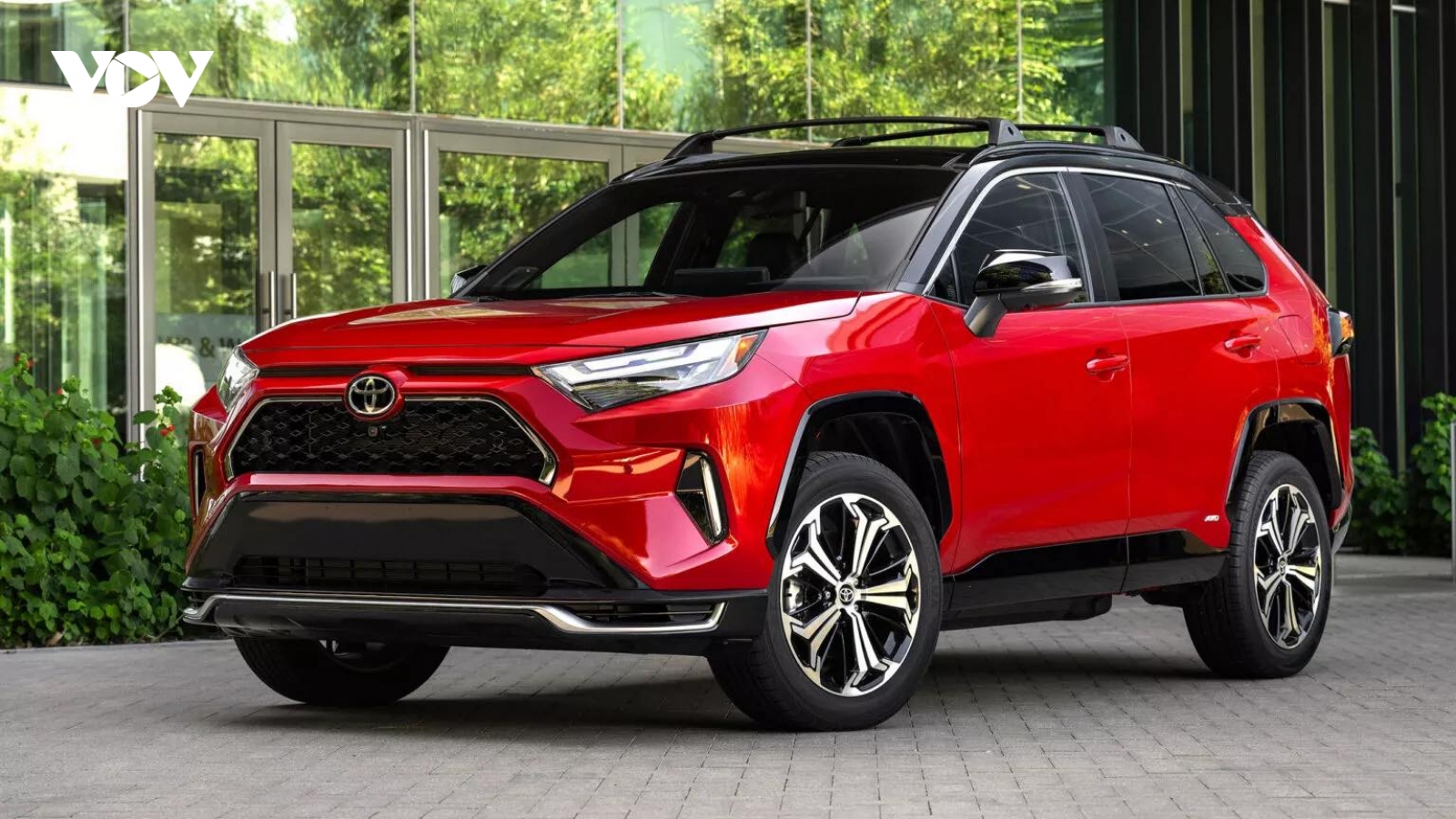 Toyota dẫn đầu doanh số toàn cầu 2025 nhưng khoảng cách với xe điện ngày càng xa