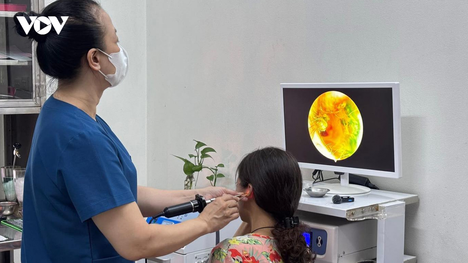 Bệnh tai mũi họng khi thay đổi thời tiết: Những cảnh báo không nên bỏ qua