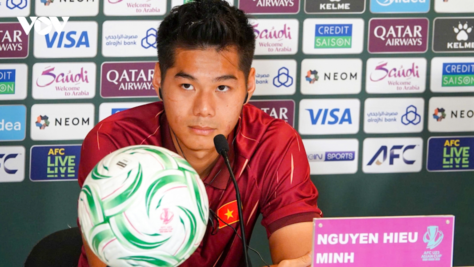 Người hùng U23 Việt Nam muốn các đồng đội "giữ đôi chân trên mặt đất"