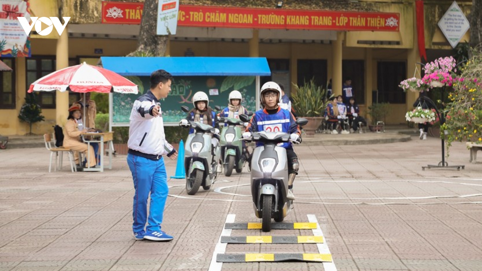 Honda Việt Nam hướng dẫn pháp luật về trật tự ATGT và kỹ năng lái xe an toàn