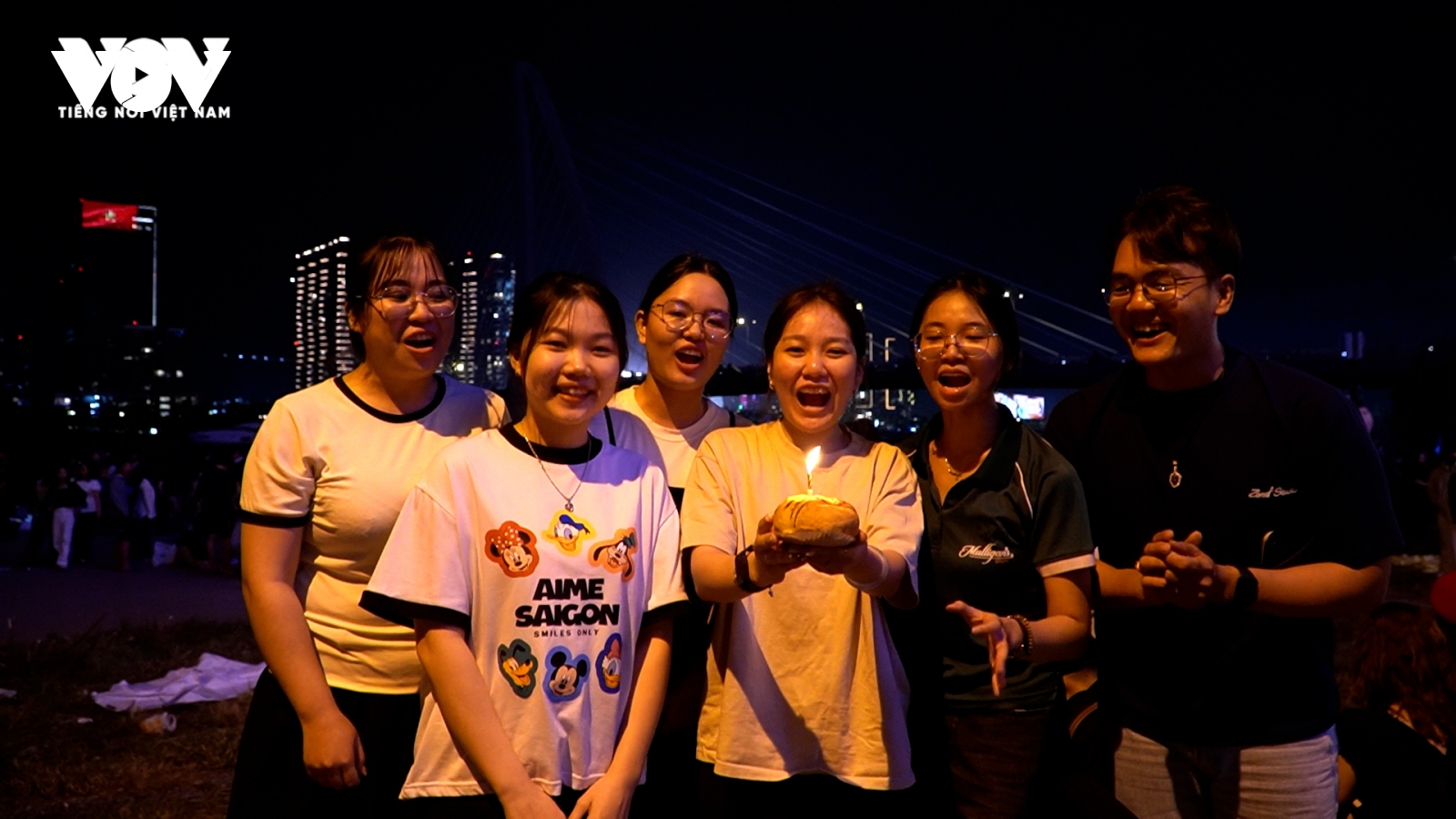 Giới trẻ TP.HCM chào đón năm mới 2026 với nhiều ước vọng