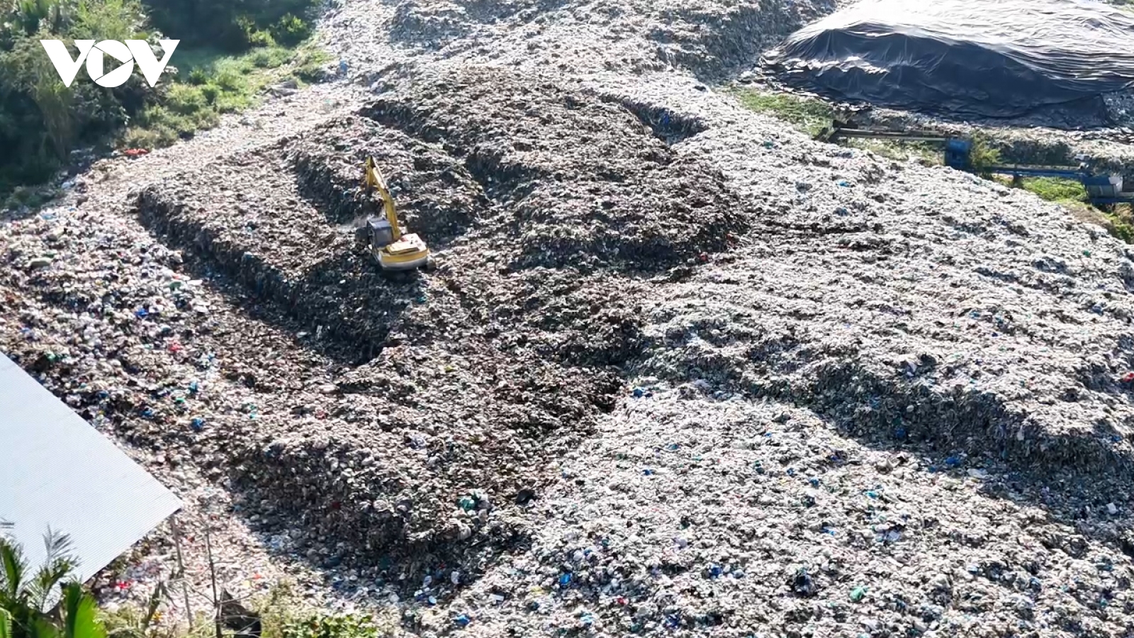 Người dân xã Mỏ Cày (Vĩnh Long) mỏi mòn kêu cứu vì sống cạnh bãi rác