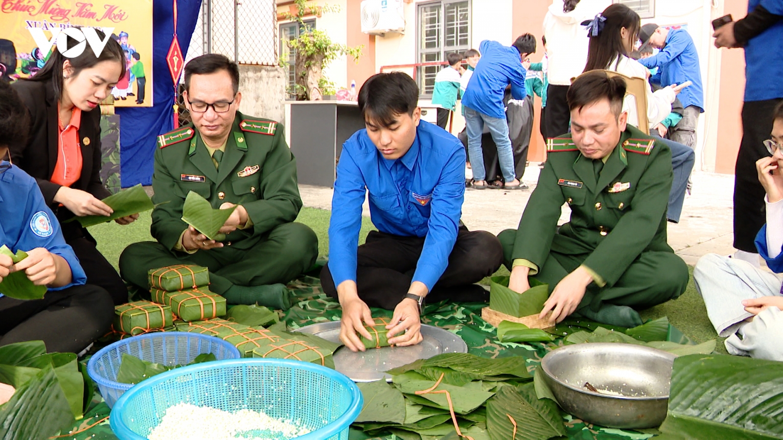 Bộ đội Biên phòng Hưng Yên mang Tết đến sớm với dân biển Diêm Điền
