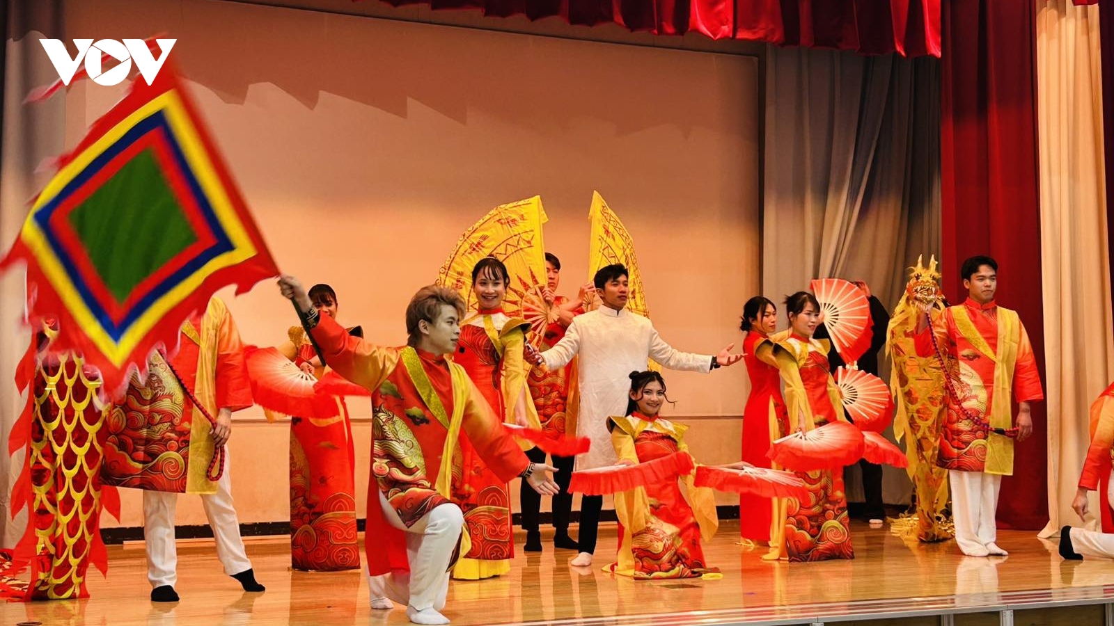 “Tết cho em” góp phần giữ gìn hồn cốt Việt Nam trên “xứ sở hoa Anh đào”