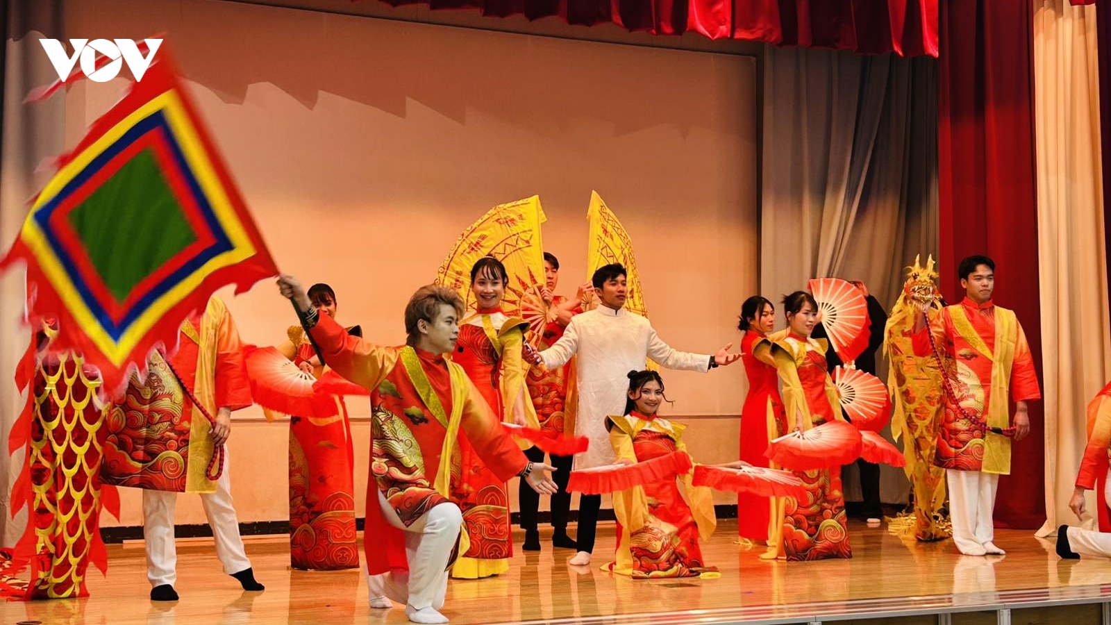 “Tết cho em” góp phần giữ gìn hồn cốt Việt Nam trên “xứ sở hoa Anh đào”