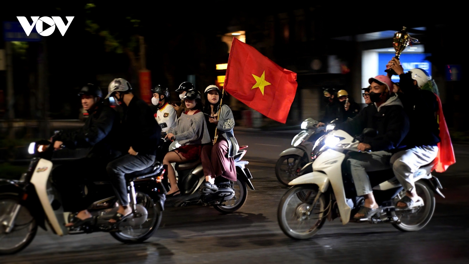 Không khí ảm đạm trên đường phố Hà Nội sau trận bán kết của U23 Việt Nam