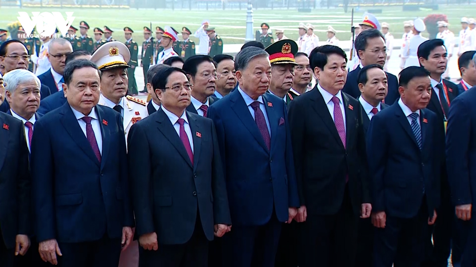 Đoàn đại biểu dự Đại hội XIV của Đảng vào Lăng viếng Chủ tịch Hồ Chí Minh