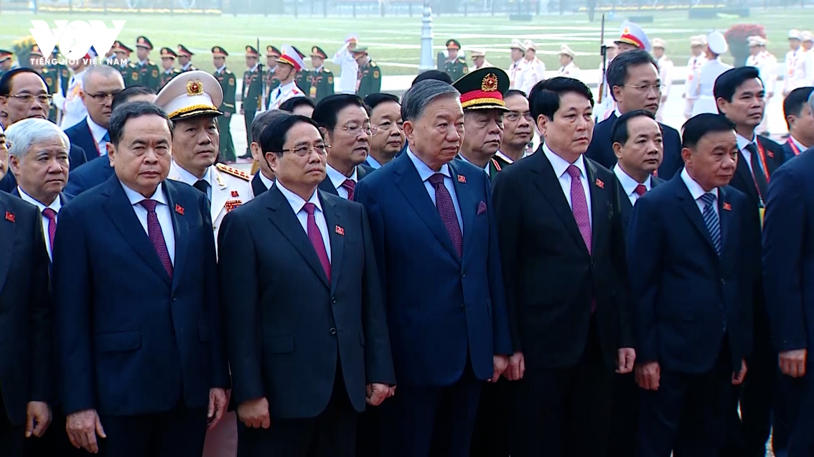 Đoàn đại biểu dự Đại hội XIV của Đảng vào Lăng viếng Chủ tịch Hồ Chí Minh