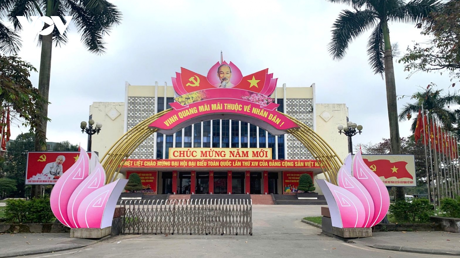 Huế rực rỡ cờ hoa chào mừng Đại hội XIV của Đảng