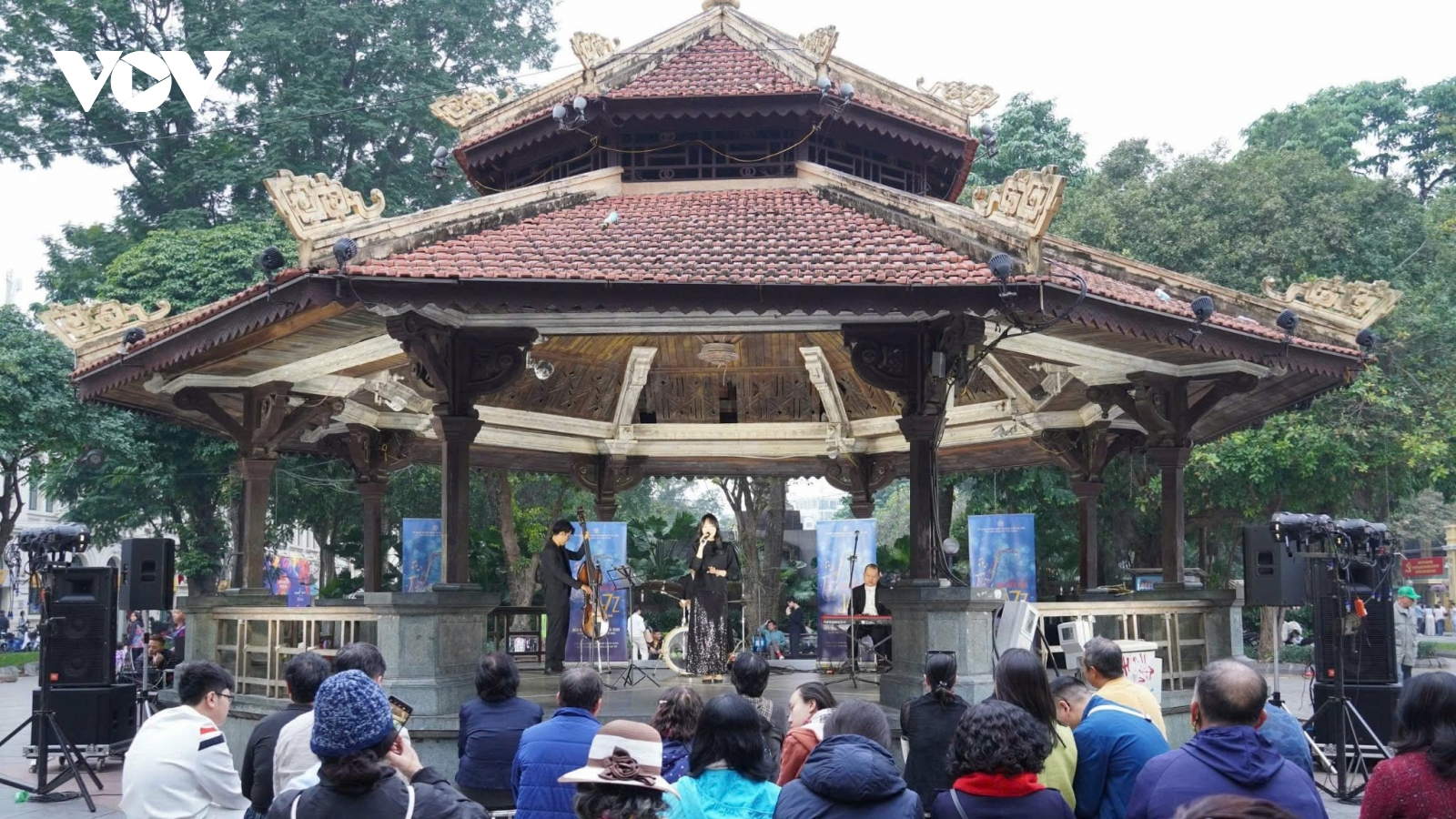 NSƯT Quyền Văn Minh biểu diễn tại vườn hoa Lý Thái Tổ Năm chào năm mới 2026