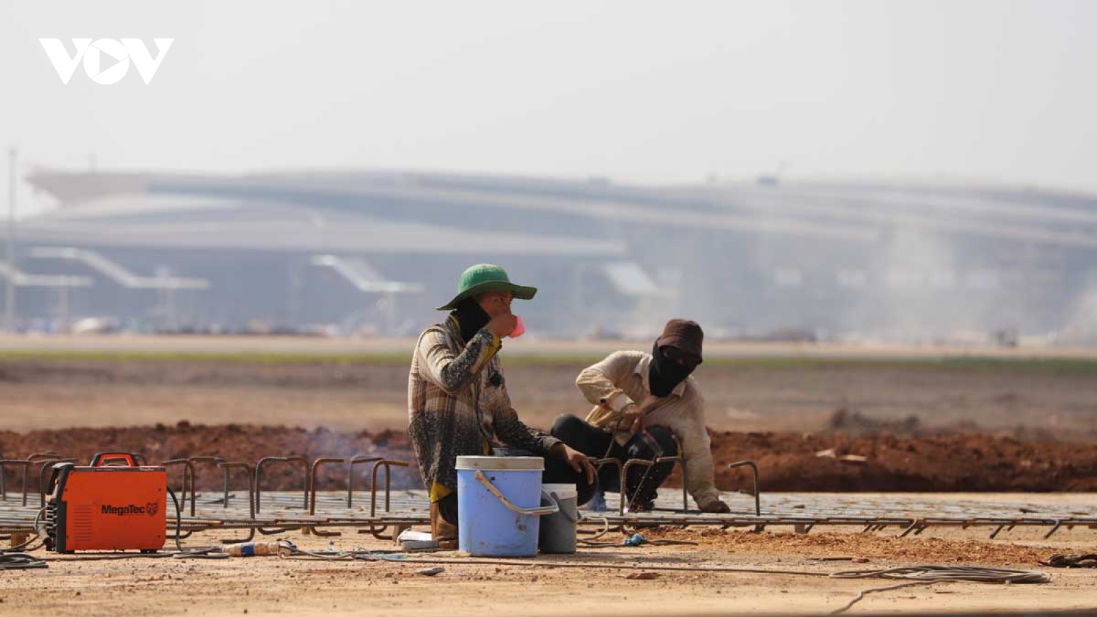 Đại công trường Long Thành ngày Tết: Ý chí thắng cái nắng "rát mặt"