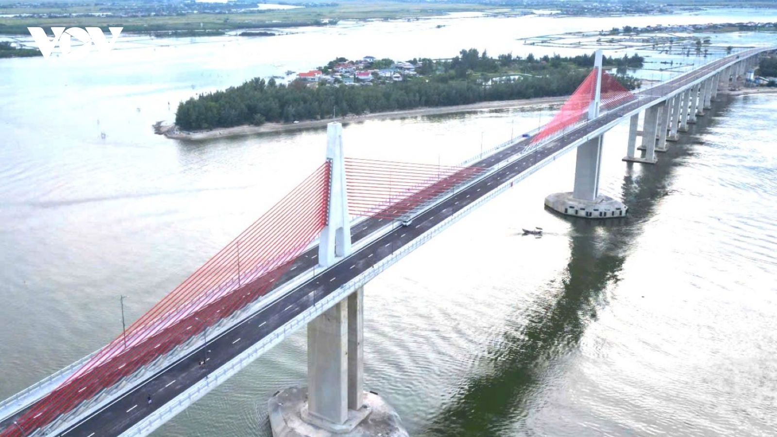 Cầu vượt cửa biển Thuận An tạo động lực mới phát triển ven biển thành phố Huế