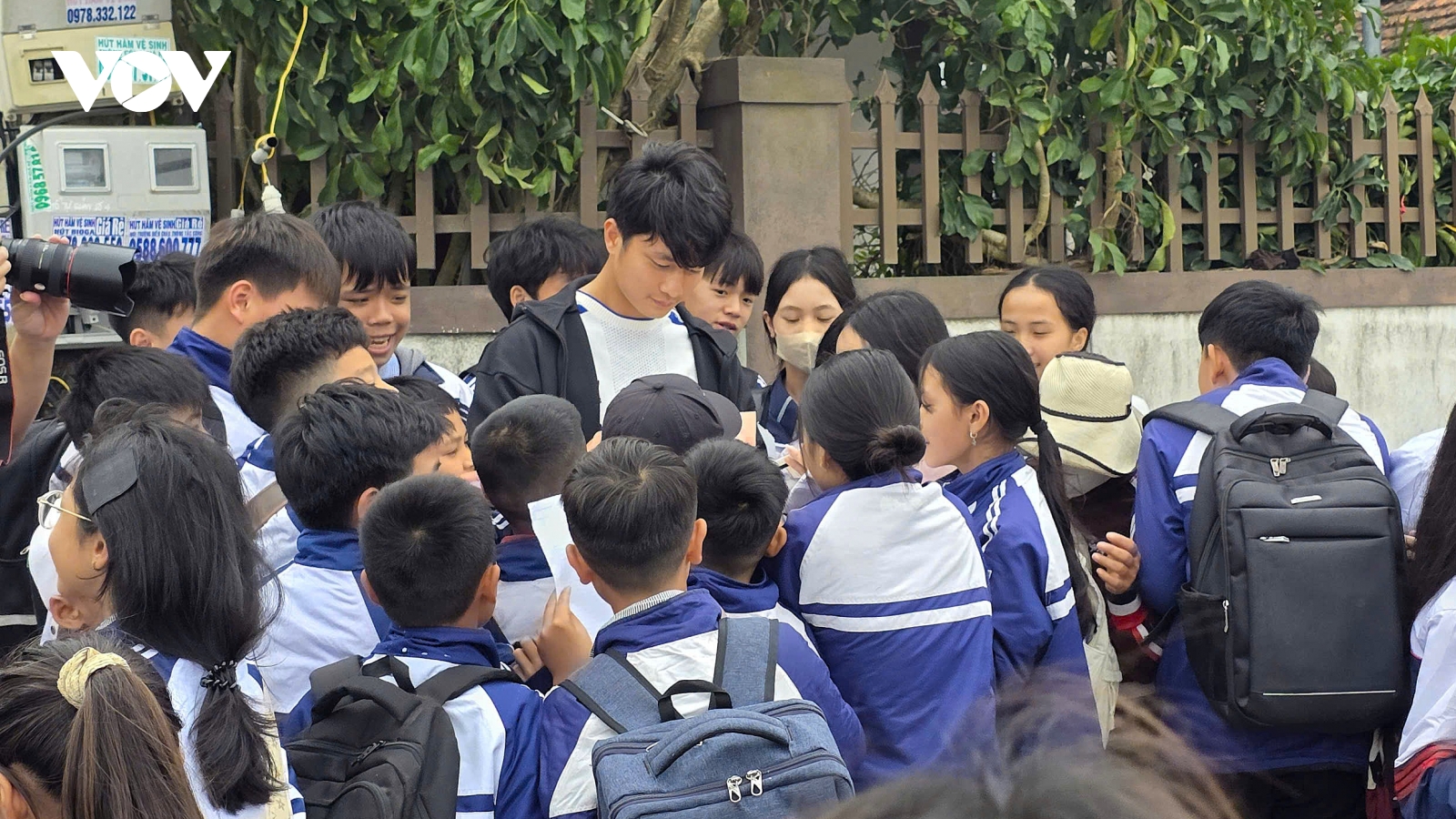 Người hâm mộ quê nhà nồng nhiệt chào đón sự trở về của thủ thành Cao Văn Bình