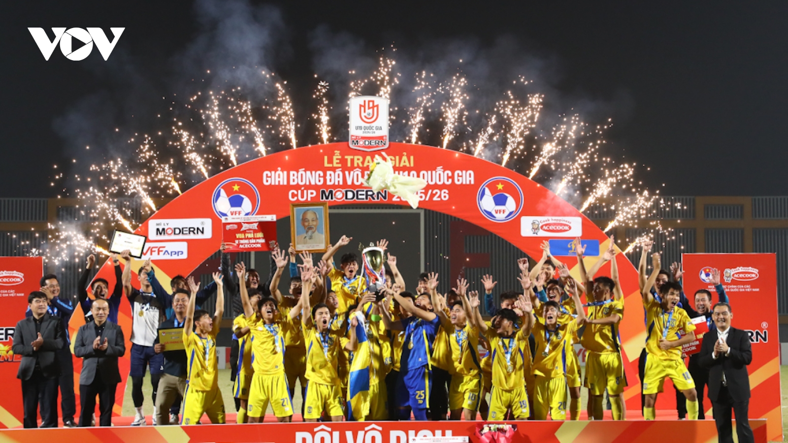 Kết quả bóng đá Việt Nam hôm nay 27/1: U19 SLNA vô địch trên loạt luân lưu