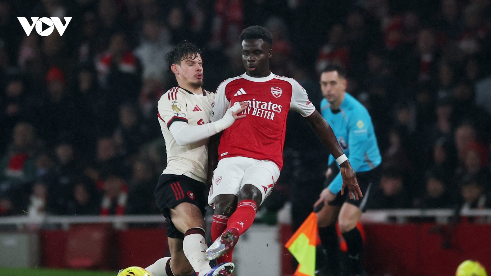 Ngoại hạng Anh năm 2026: Arsenal vượt trội, Man City gặp khó khăn