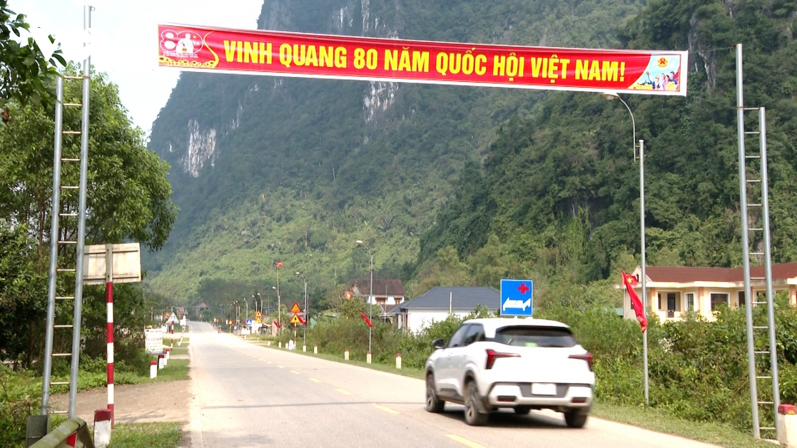 Kết hợp công nghệ và tuyên truyền trực tiếp trong bầu cử ở miền núi Quảng Trị