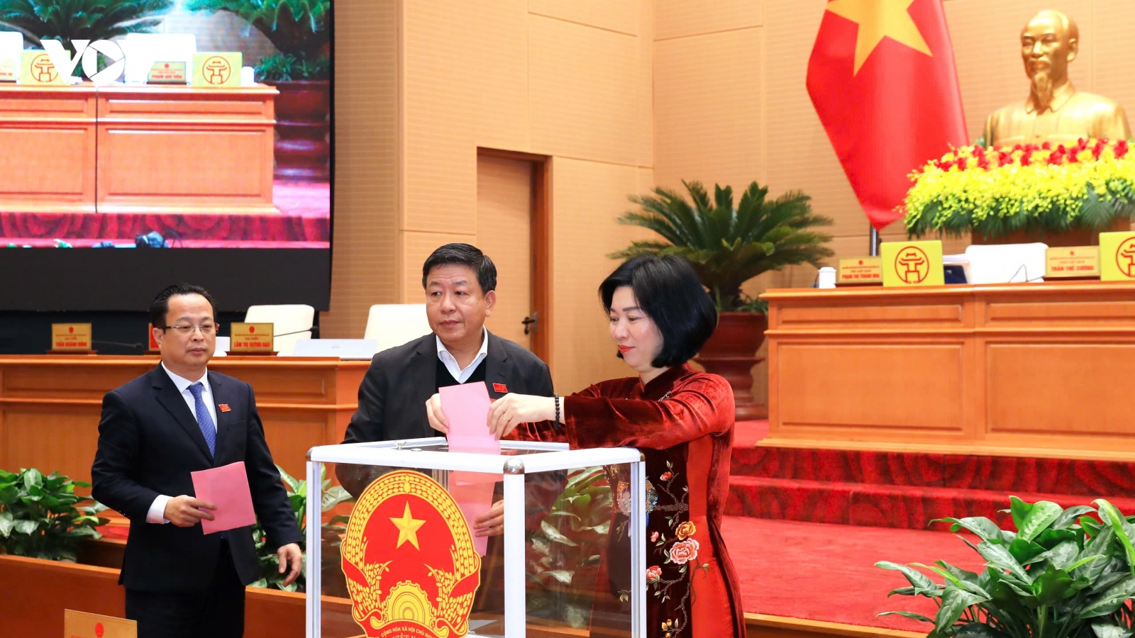 Miễn nhiệm chức vụ Ủy viên UBND thành phố Hà Nội đối với ông Trần Anh Tuấn