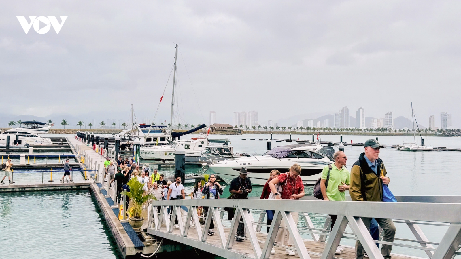 Bến du thuyền, sân bay tại Khánh Hòa nhộn nhịp du khách dịp đầu năm mới