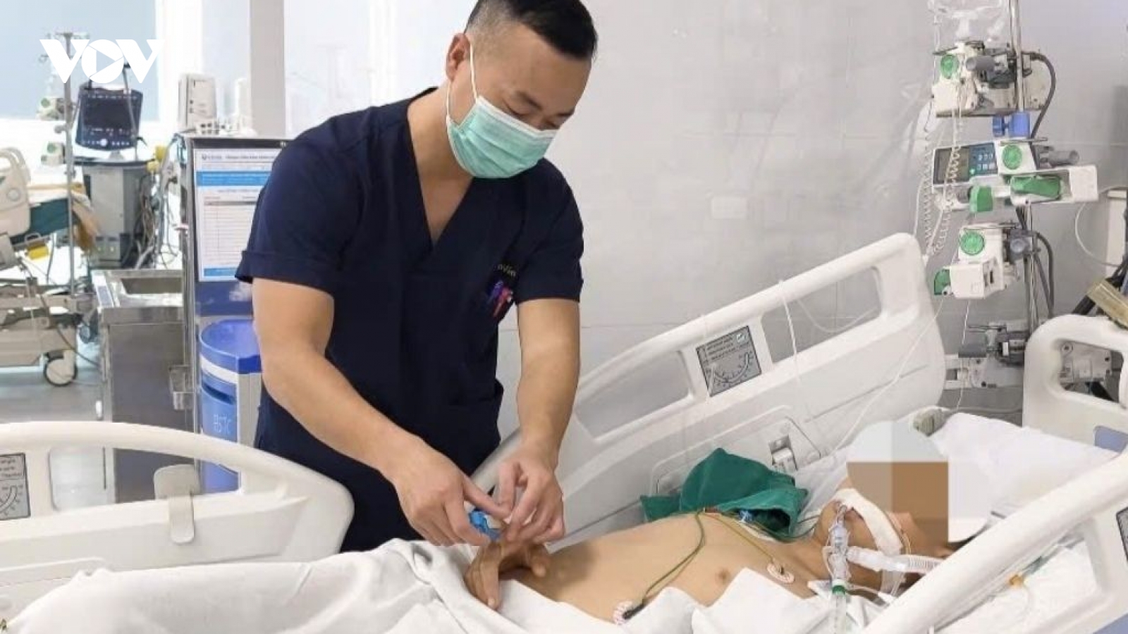 Bé trai 15 tuổi đuối nước hôn mê sâu được cứu sống nhờ kịp "thời gian vàng"