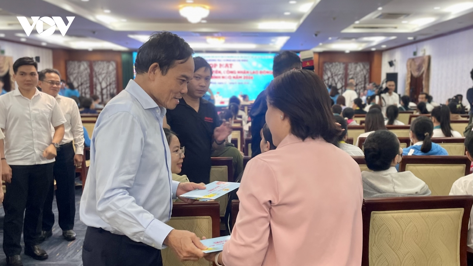 TP.HCM tặng quà Tết cho công nhân, người lao động hoàn cảnh khó khăn