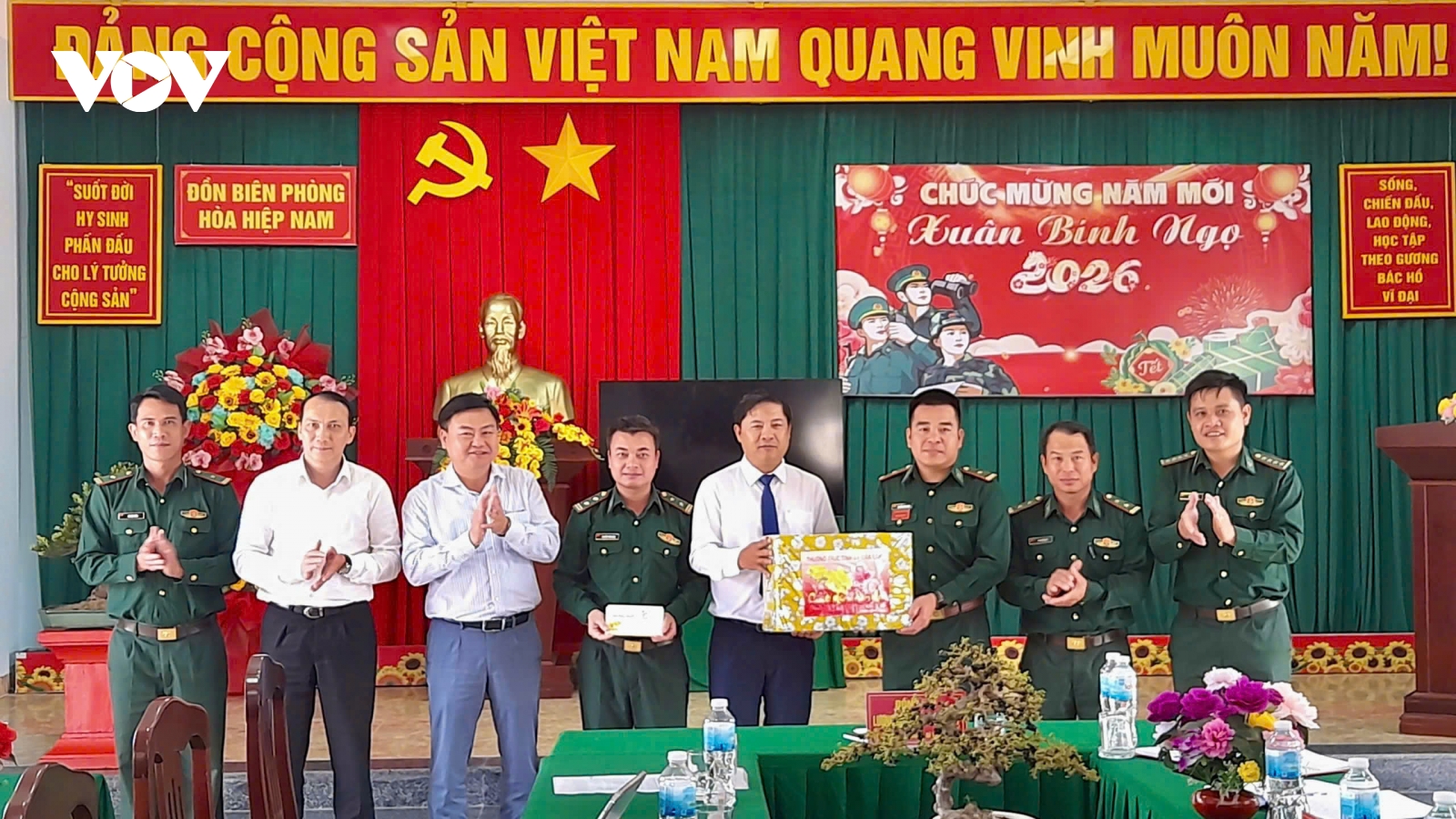 Bí thư Tỉnh uỷ Đắk Lắk chúc Tết cán bộ, chiến sĩ biên phòng làm nhiệm vụ trên biển