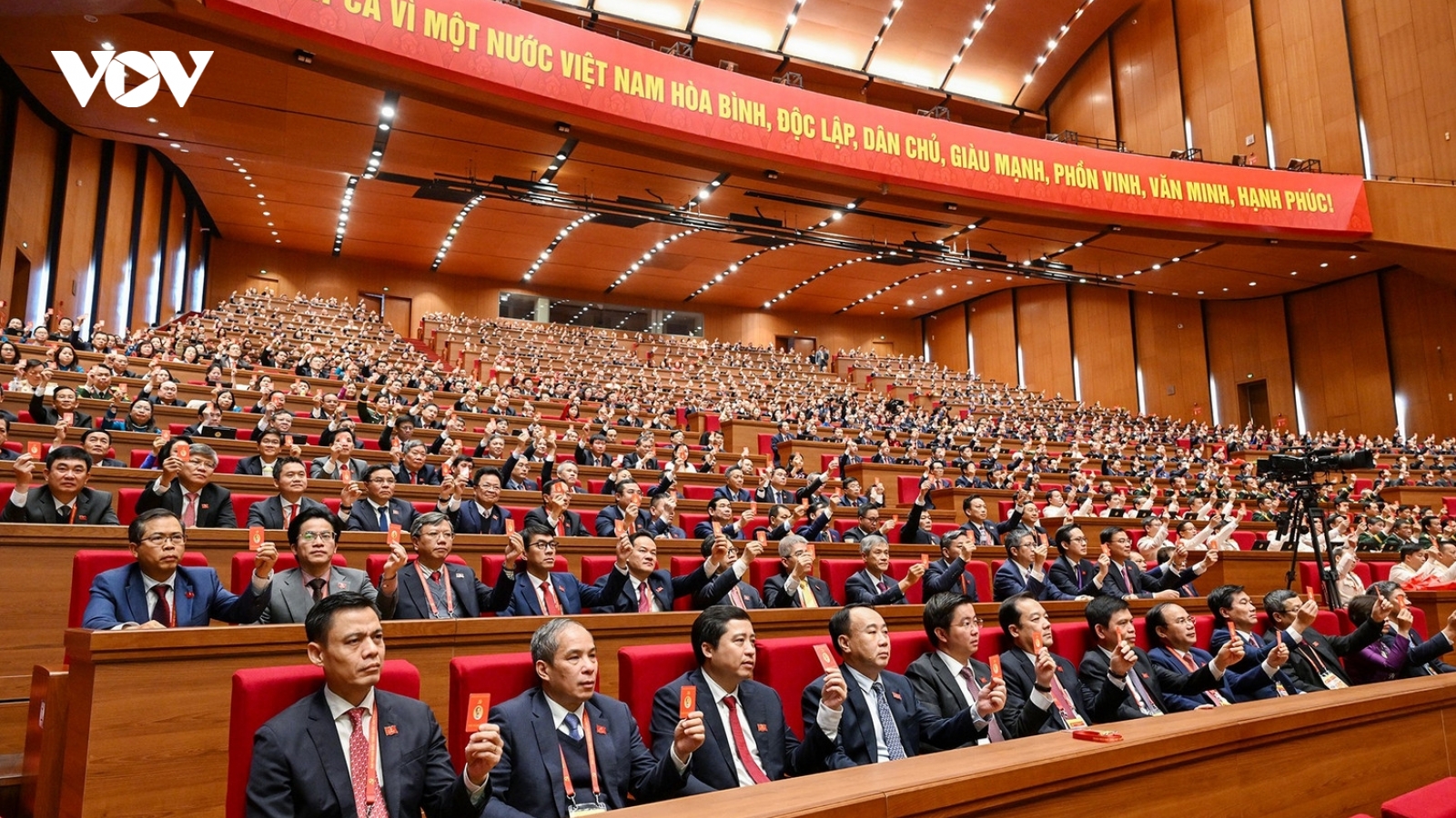 Thông qua Nghị quyết Đại hội đại biểu toàn quốc lần thứ XIV của Đảng