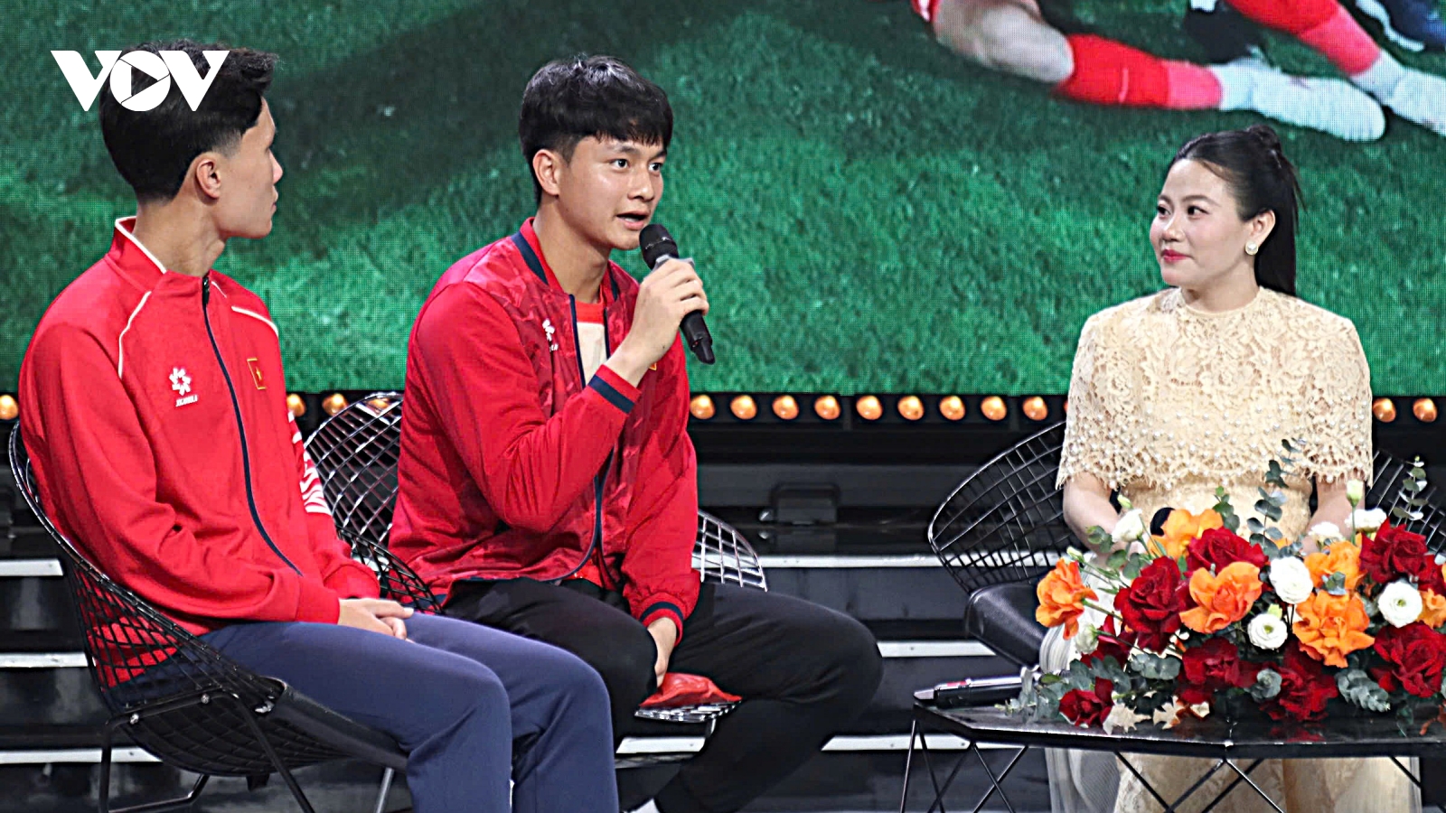 Cầu thủ U23 Việt Nam quê Nghệ An giao lưu cùng người hâm mộ