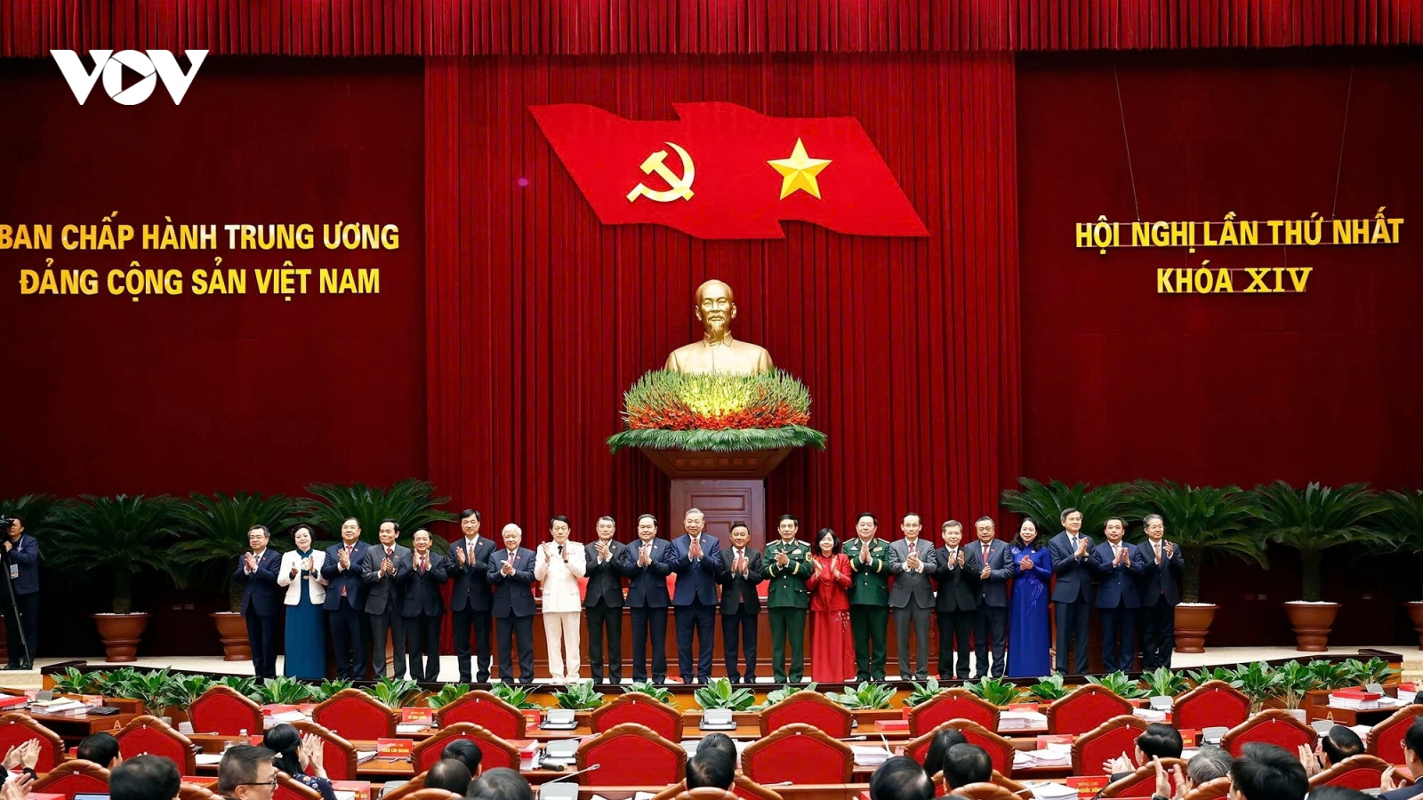 12 nhân sự lần đầu tham gia Bộ Chính trị, Ban Bí thư