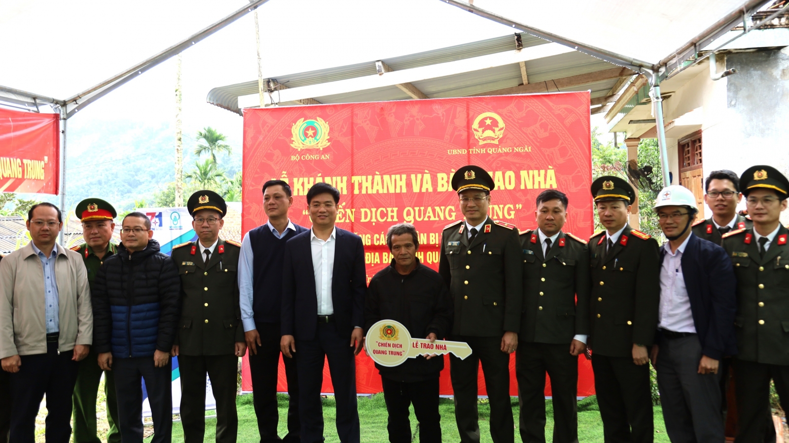 Niềm vui trong những căn nhà mới từ "Chiến dịch Quang Trung" ở Quảng Ngãi