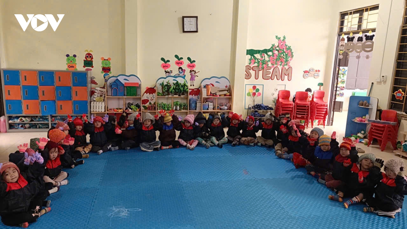 Giữ ấm cho học sinh vùng cao trong những ngày rét đậm