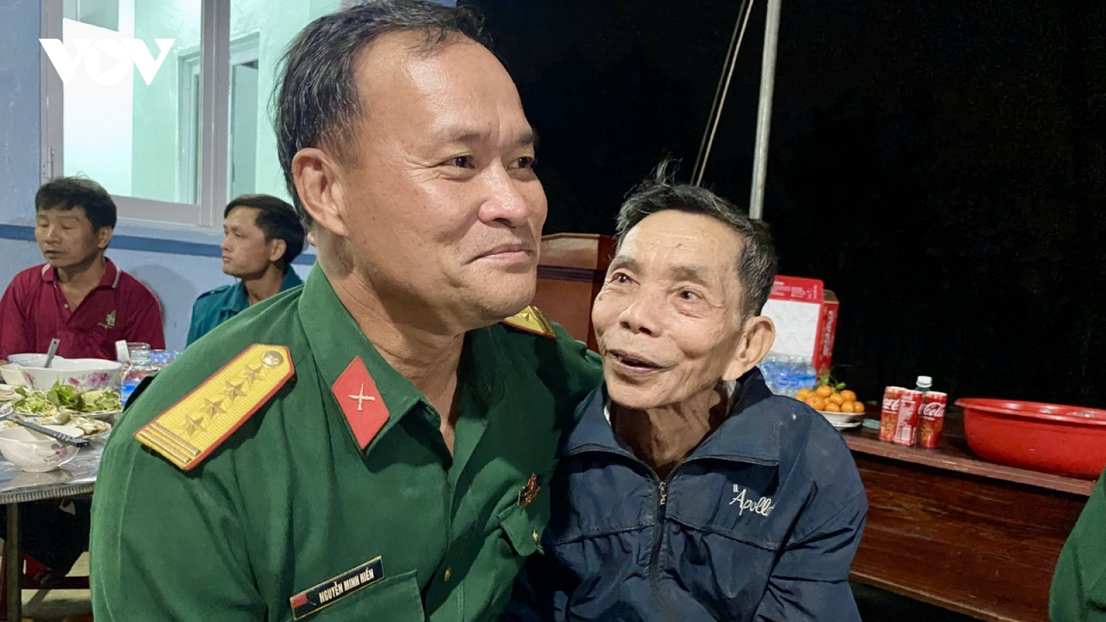 "Chiến dịch Quang Trung": Trao nhà mới, bịn rịn phút chia tay