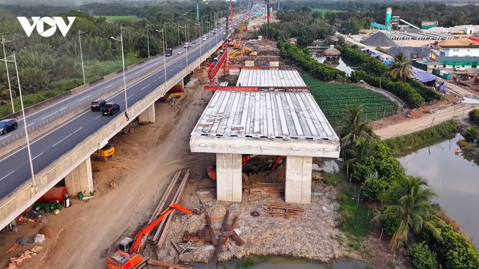 Thi công mở rộng cao tốc TP.HCM - Long Thành “cầm chừng” vì vướng mặt bằng