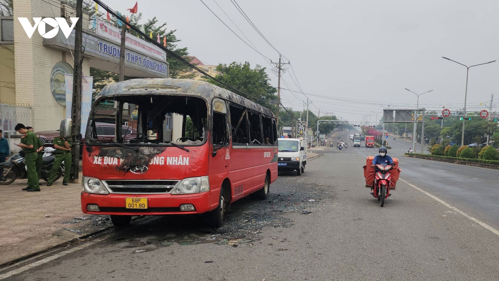 Xe đưa rước công nhân ở Đồng Nai bất ngờ bốc cháy