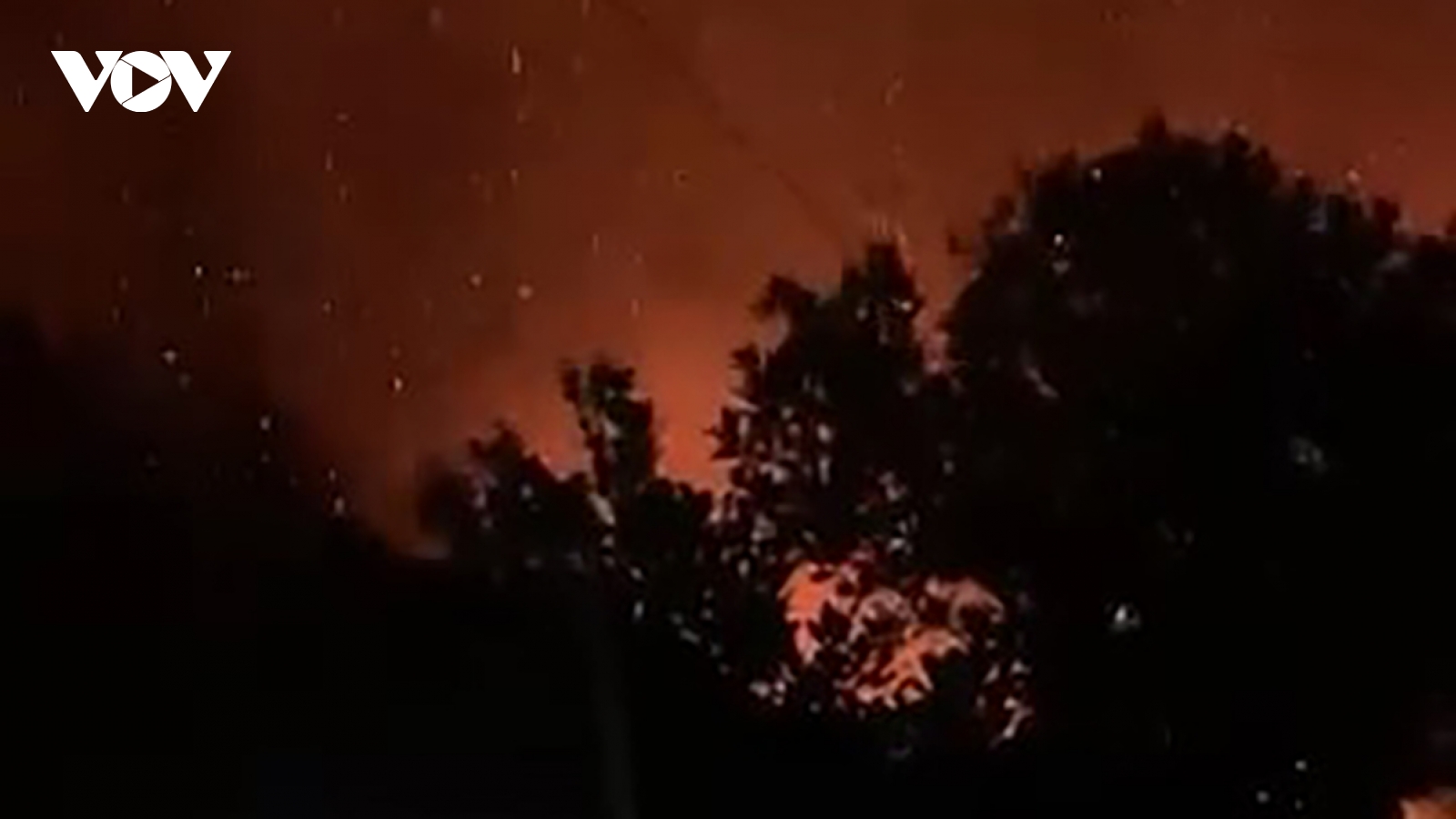 Hỏa hoạn trong đêm ở Sơn La, 1 căn nhà sàn bị thiêu rụi