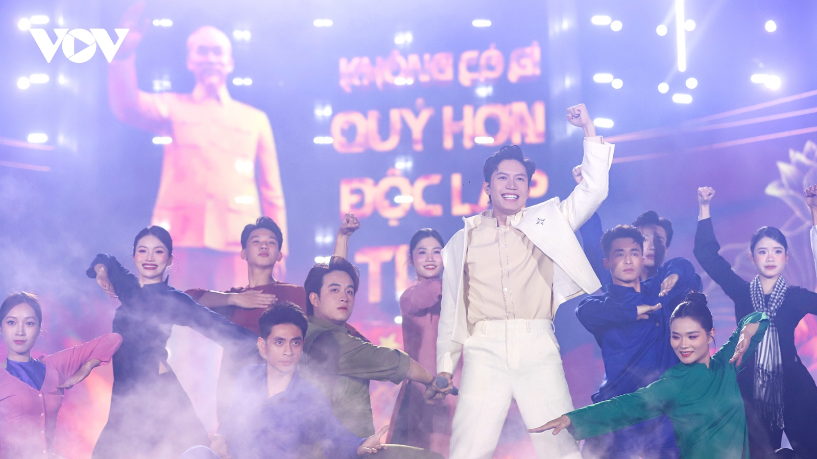 50.000 khán giả Quảng Ninh hoà ca mừng thành công Đại hội XIV của Đảng