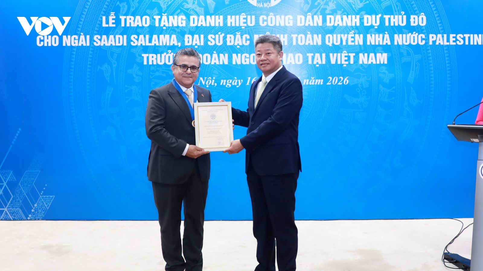 Trao danh hiệu Công dân danh dự Thủ đô Hà Nội cho Đại sứ Palestine tại Việt Nam