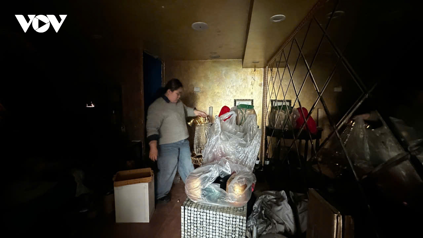 Người dân thu dọn đồ đạc, bàn giao mặt bằng phía Đông hồ Hoàn Kiếm, Hà Nội