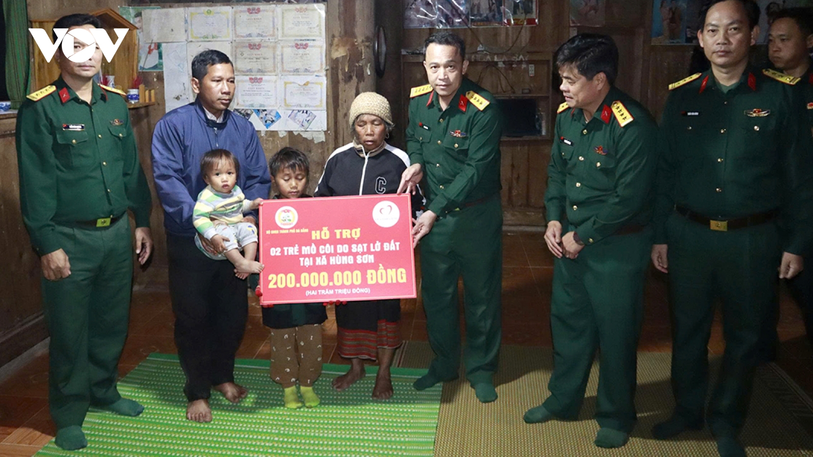 Hỗ trợ 350 triệu đồng giúp 2 gia đình nạn nhân vụ sạt lở núi xã Hùng Sơn, Đà Nẵng