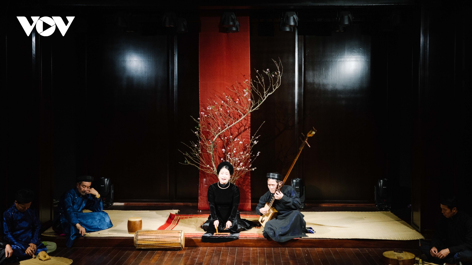 “Nhạc Ta Nhà Phố” - Tiếng hát di sản ngân lên giữa lòng phố cổ Hà Nội