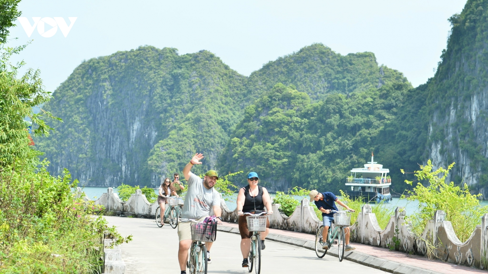 Đưa “đảo xanh” Cát Bà trở thành “điểm hẹn bốn mùa”