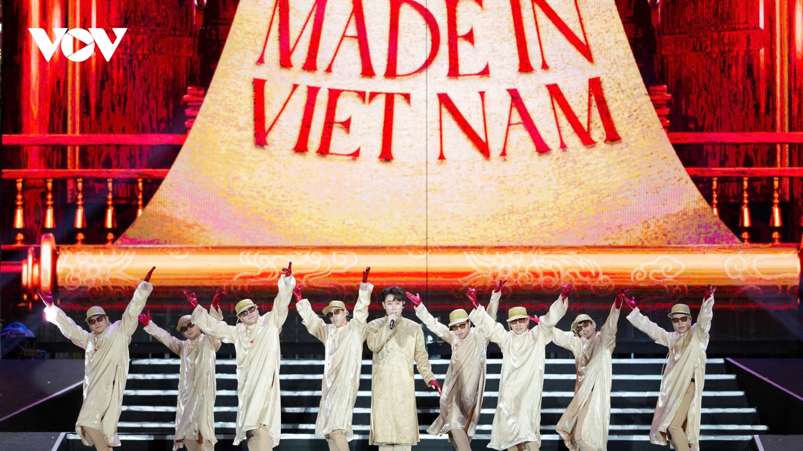 Hòa nhạc Ánh sáng thu hút hàng nghìn khán giả giữa lòng Thủ đô