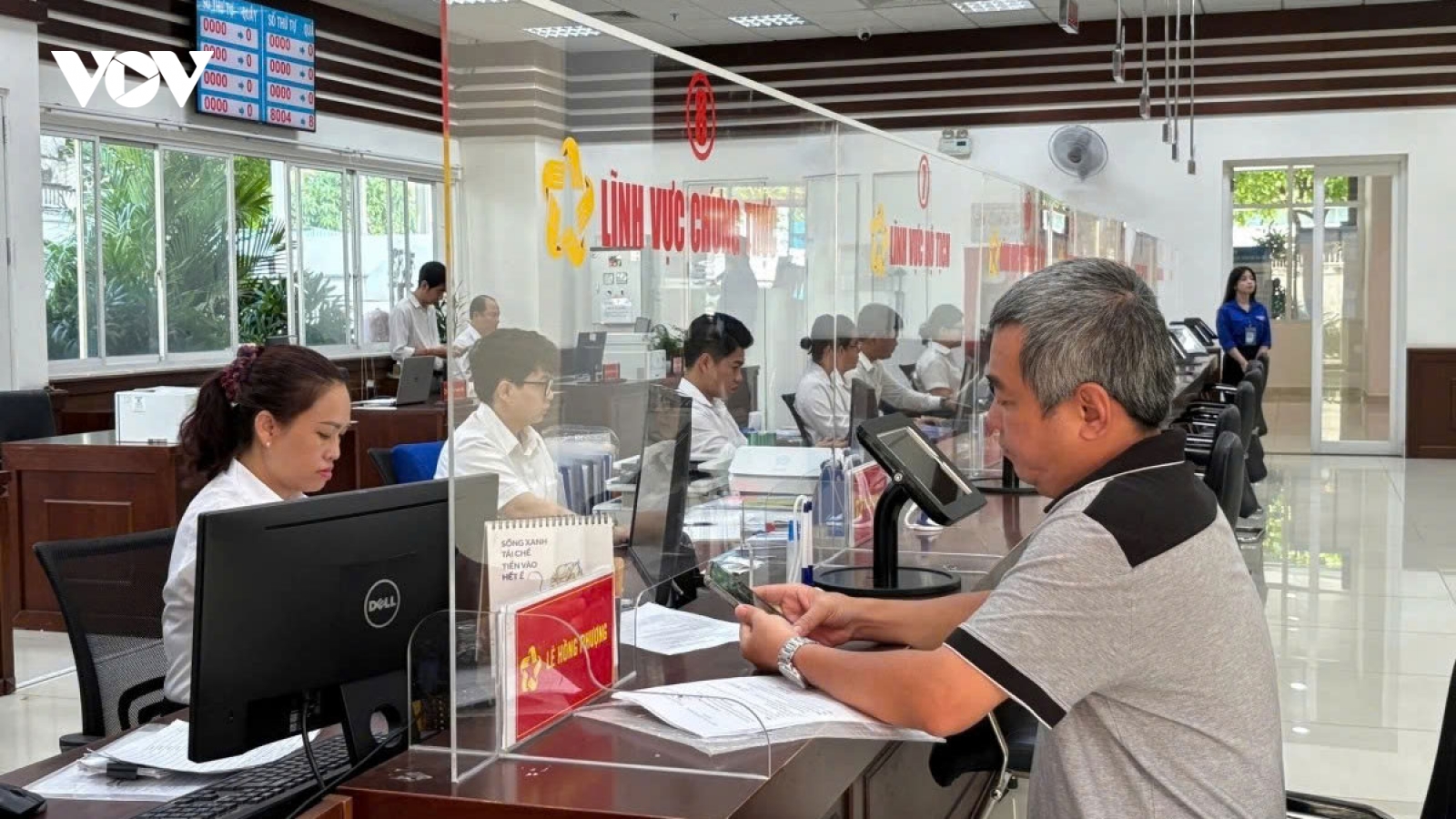Gần dân, phục vụ dân để xây dựng nhà nước pháp quyền ở Việt Nam