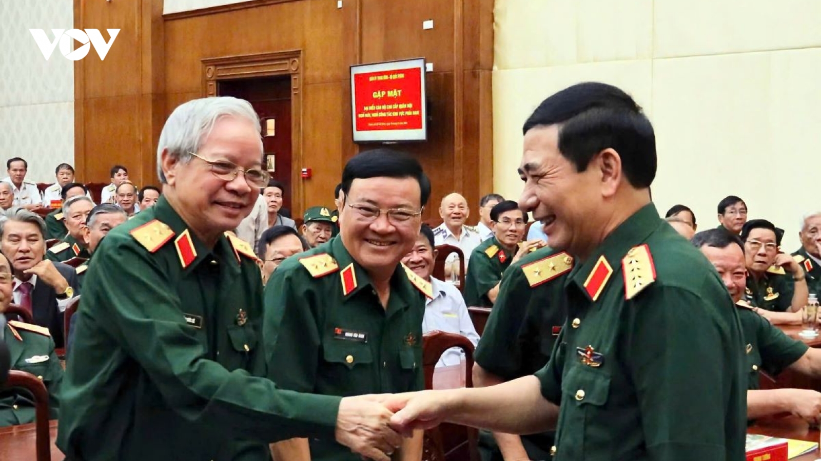 Gặp mặt hơn 300 cán bộ cao cấp quân đội nghỉ hưu khu vực phía Nam